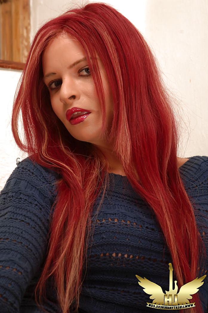 25P Sexy redheaded shemale