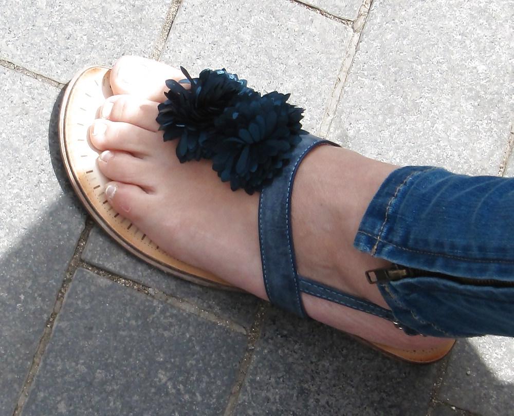 25P Candid street feet 2