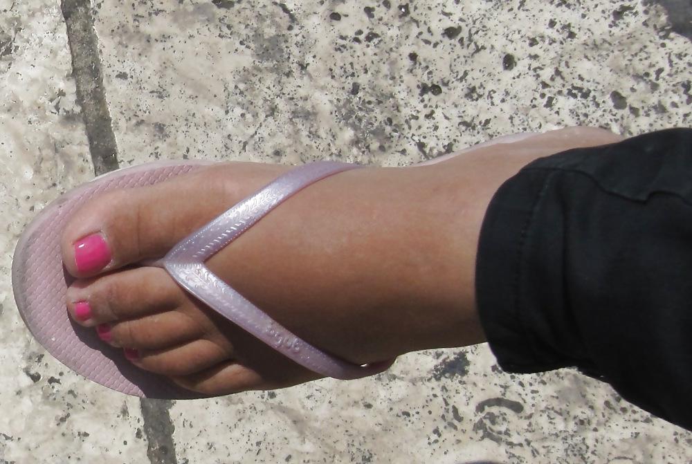 25P Candid street feet 2