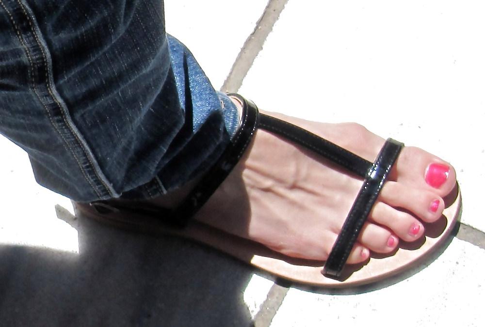 25P Candid street feet 2