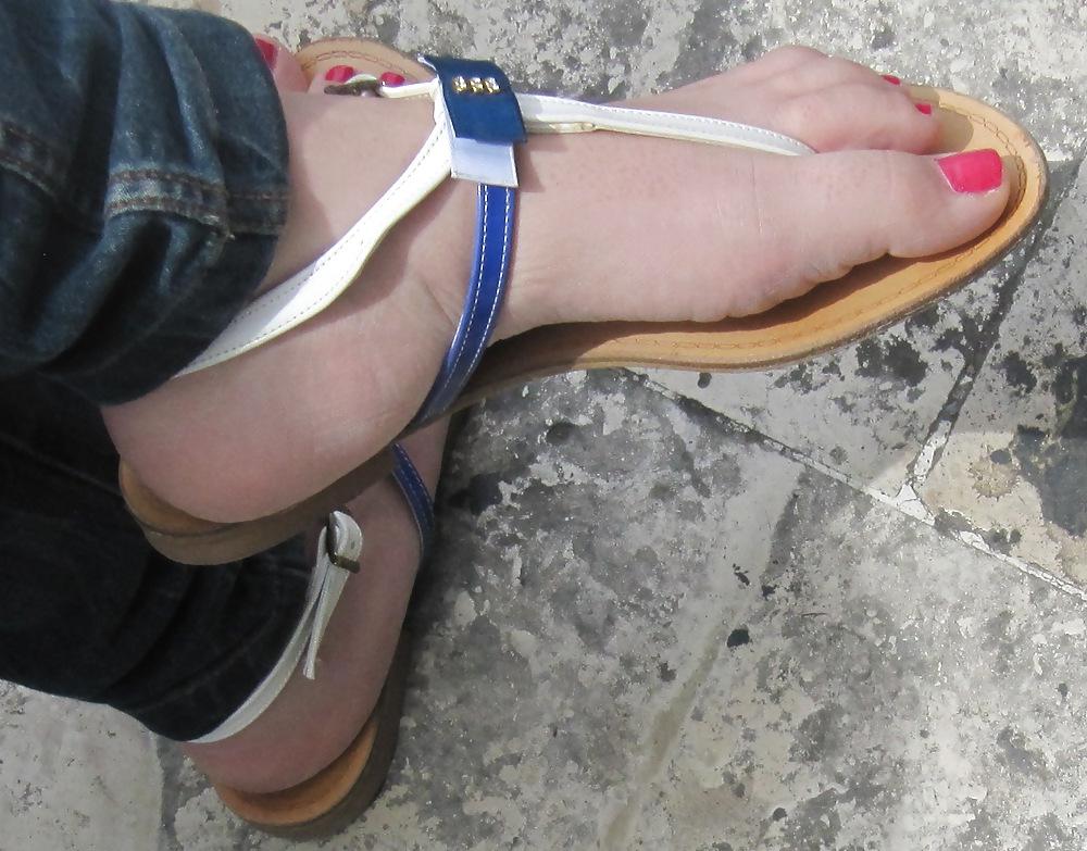 25P Candid street feet 2