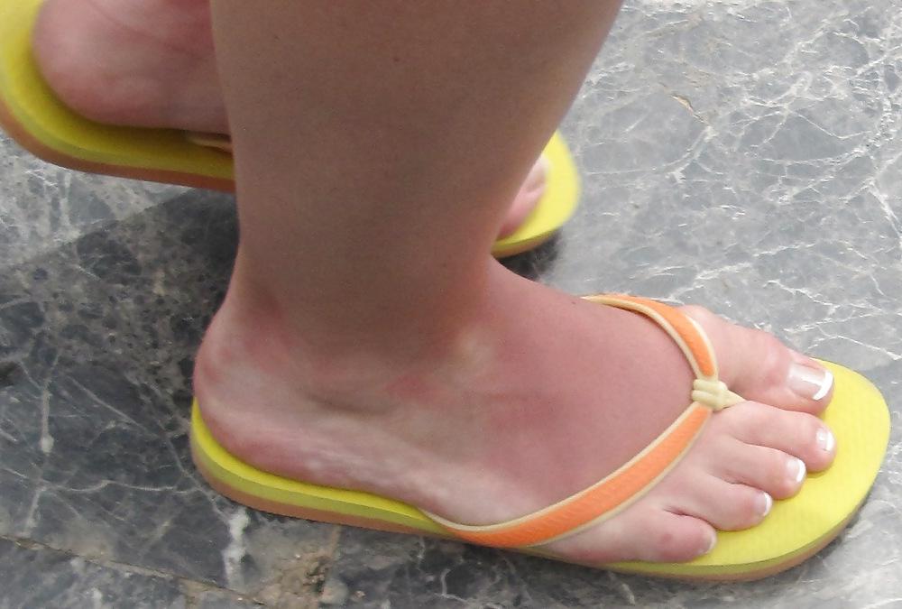 25P Candid street feet 2