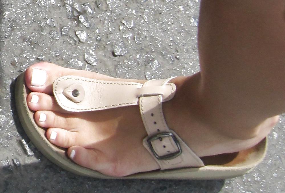 25P Candid street feet 2