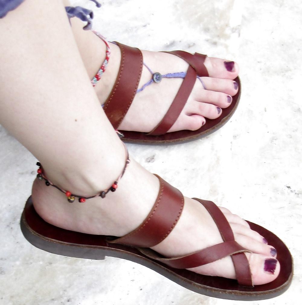 25P Candid street feet 2