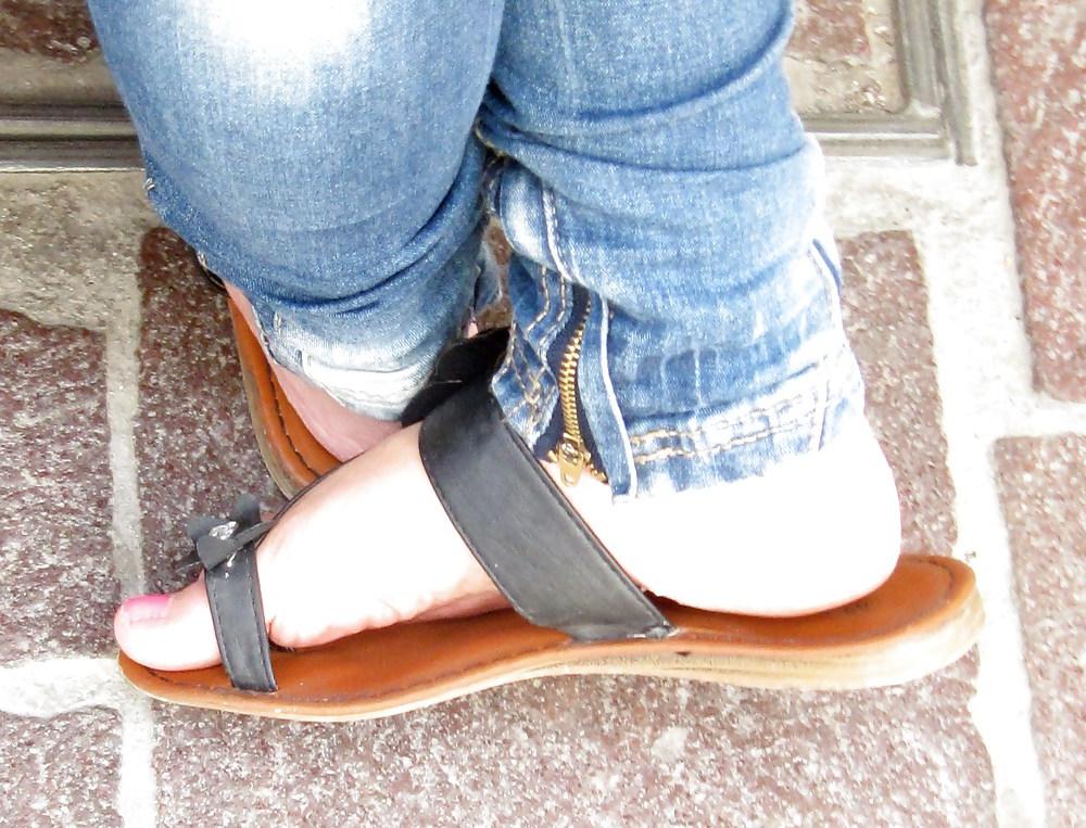 25P Candid street feet 2