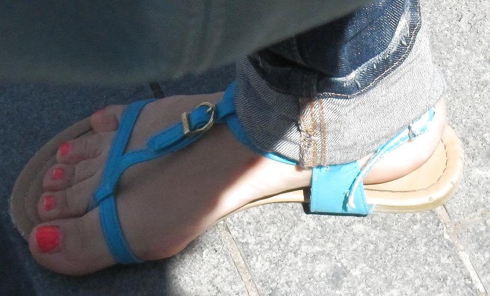 25P Candid street feet 2