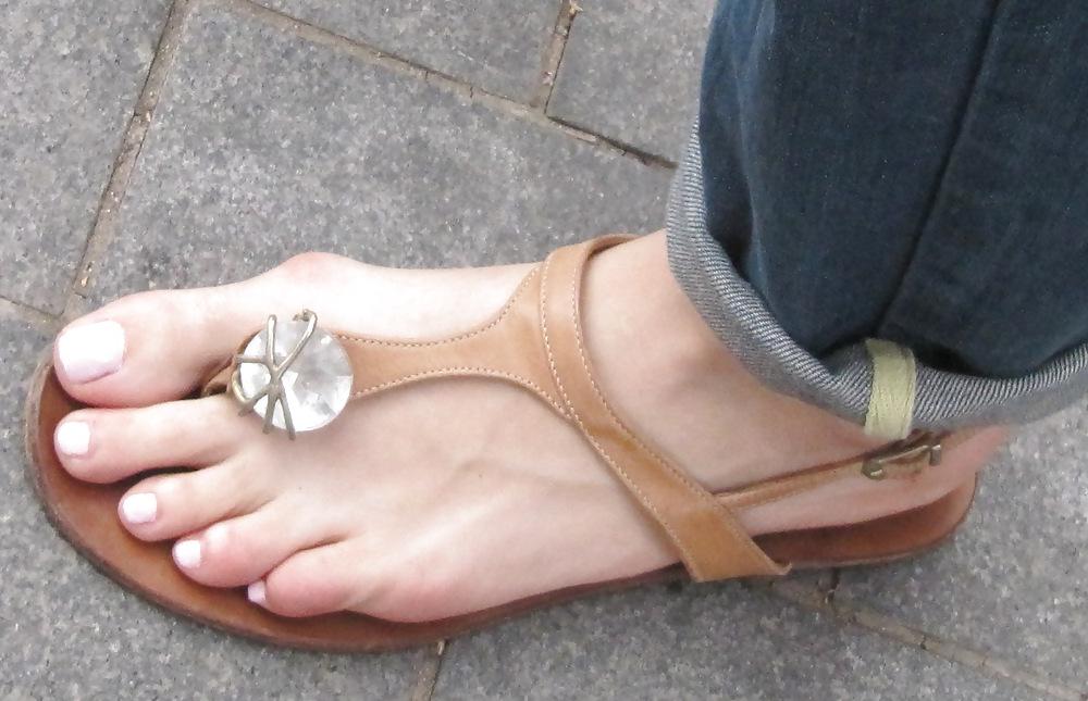 25P Candid street feet 2