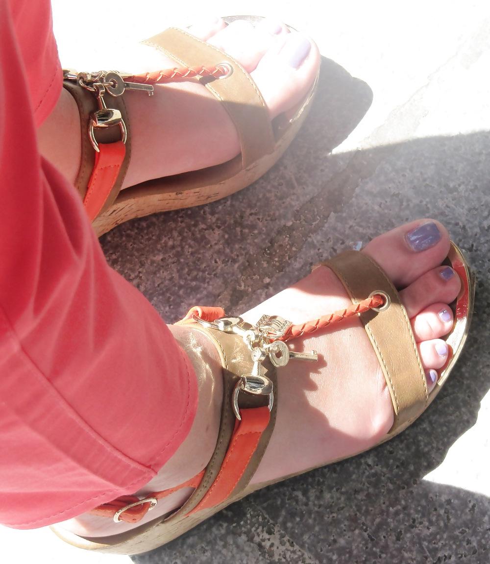 25P Candid street feet 2