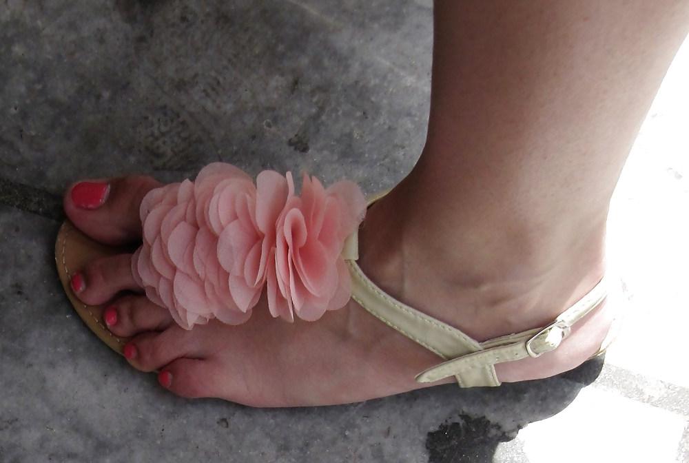 25P Candid street feet 2