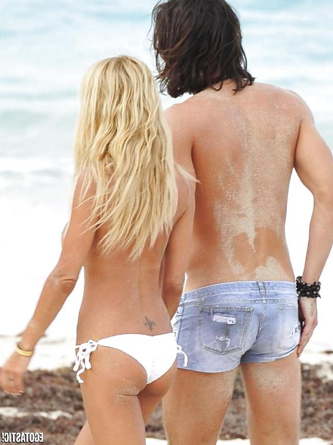 11P Shauna Sand Caught Having Sex on the Beach 