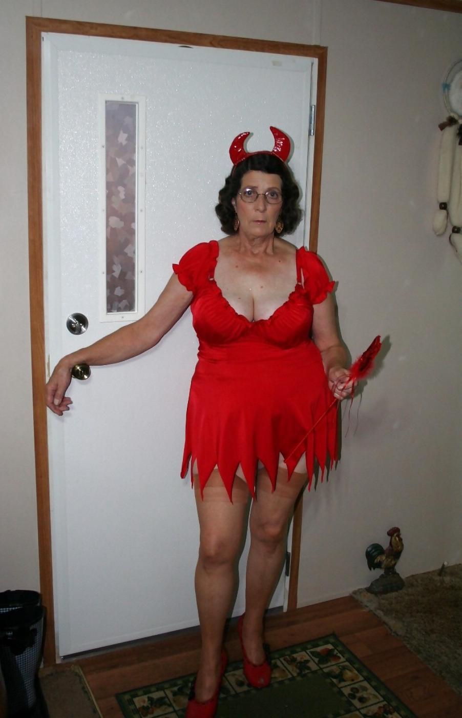 25P HAPPY HALLOWEEN.