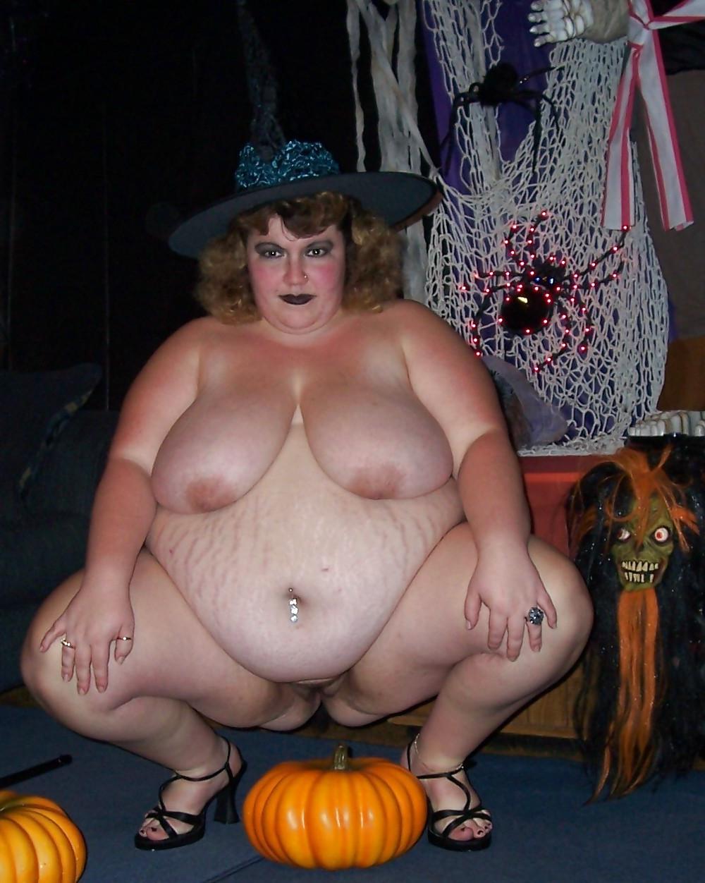 25P HAPPY HALLOWEEN.