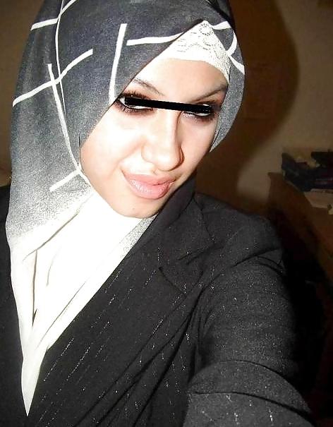 25P Non-porno Arab girl, with or without hijab