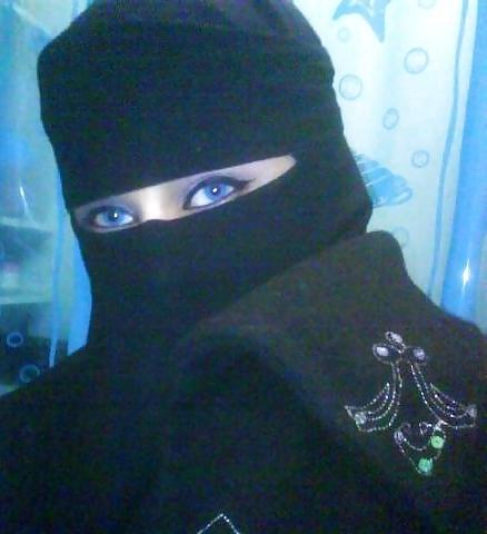 25P Non-porno Arab girl, with or without hijab
