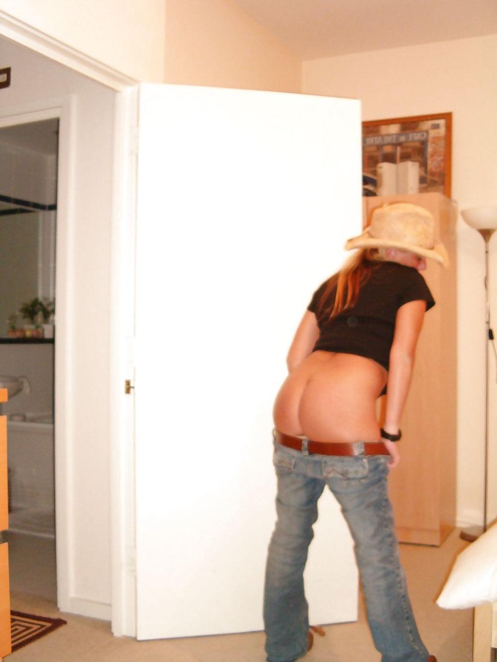 25P Joey - 37yo Aussie Prostitute (very camera shy)