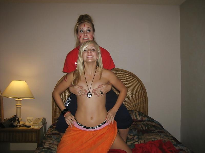 9P Amateurs in Hotel