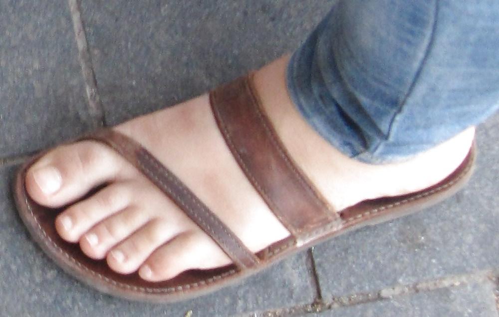 25P Candid street feet 1