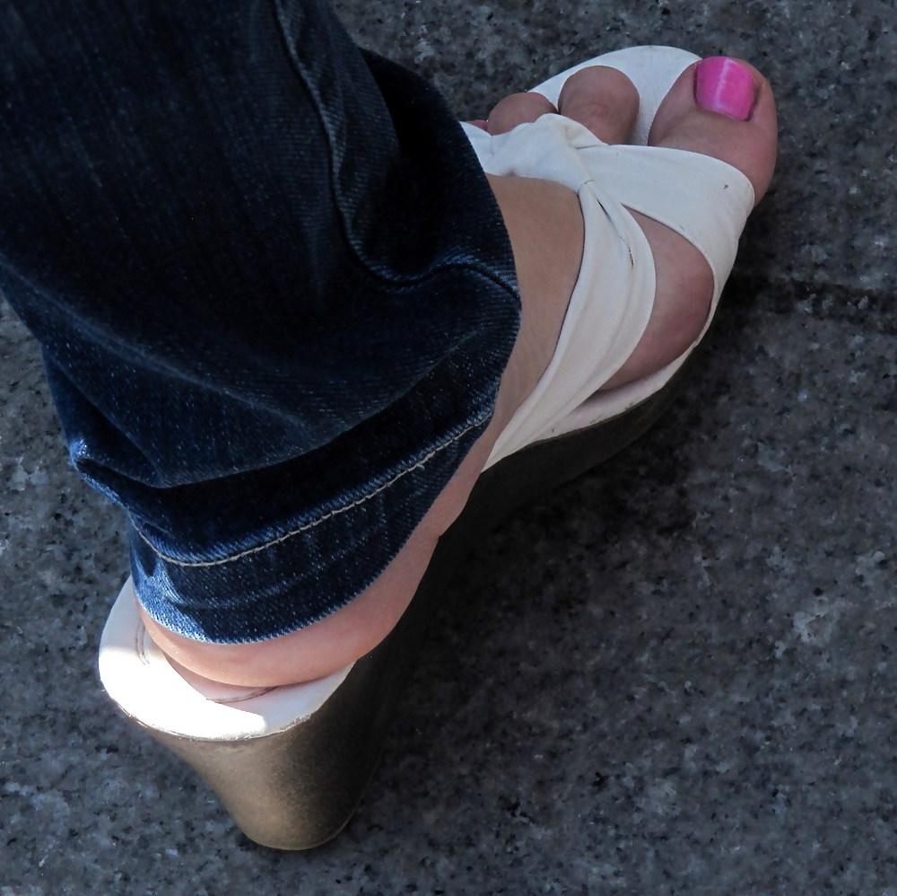 25P Candid street feet 1