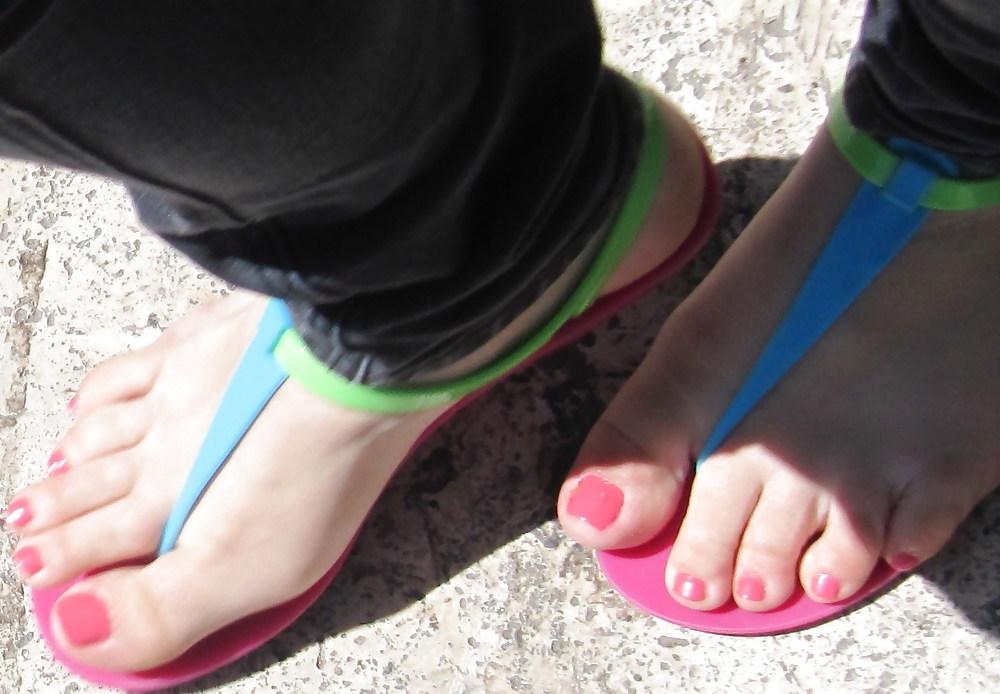25P Candid street feet 1