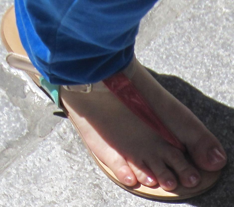 25P Candid street feet 1
