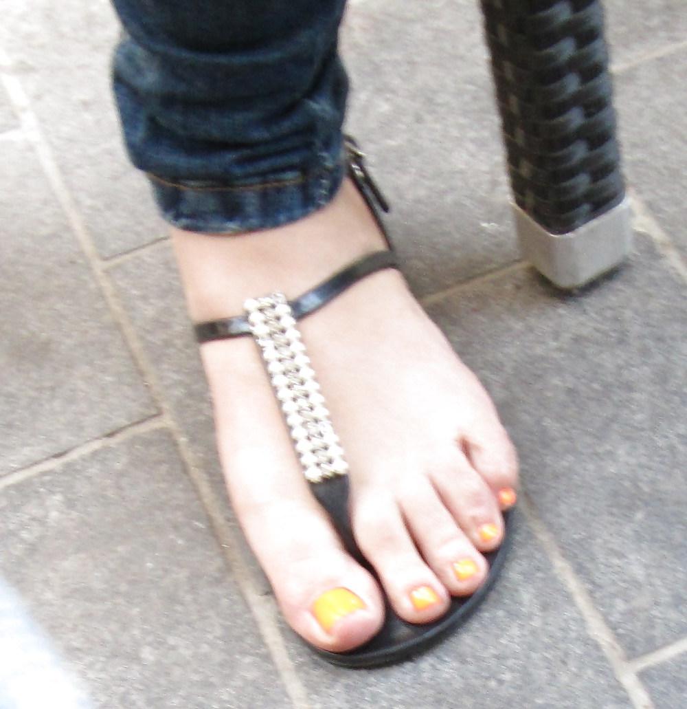25P Candid street feet 1