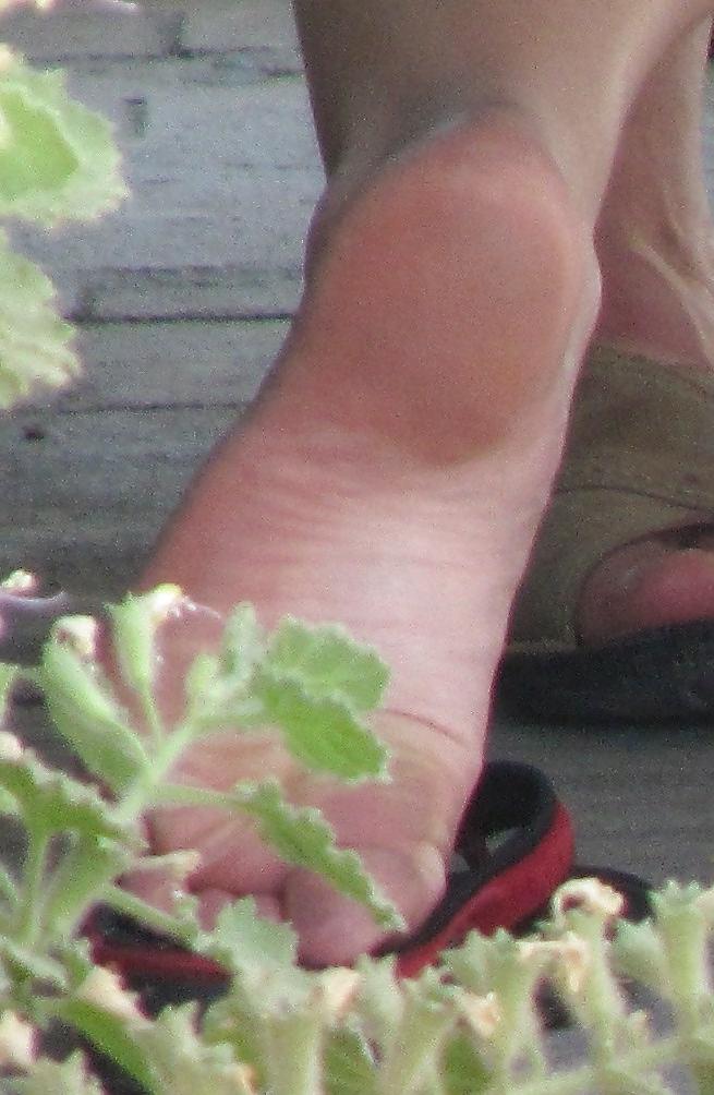 25P Candid street feet 1