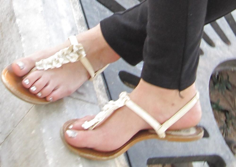 25P Candid street feet 1