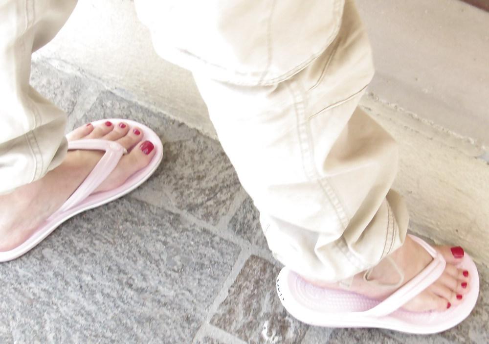 25P Candid street feet 1