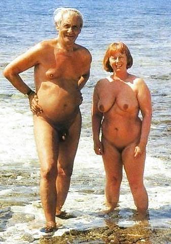 20P Naked couple 53.