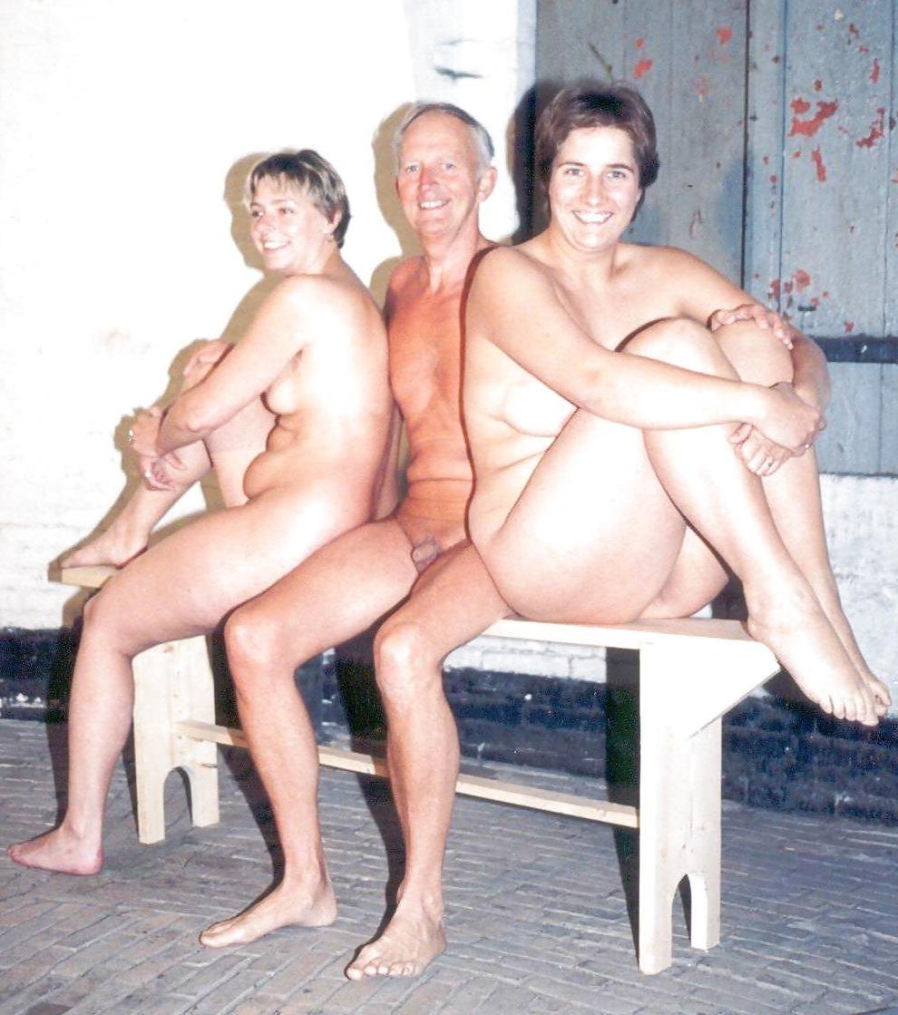 20P Naked couple 53.