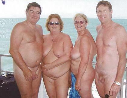 20P Naked couple 53.