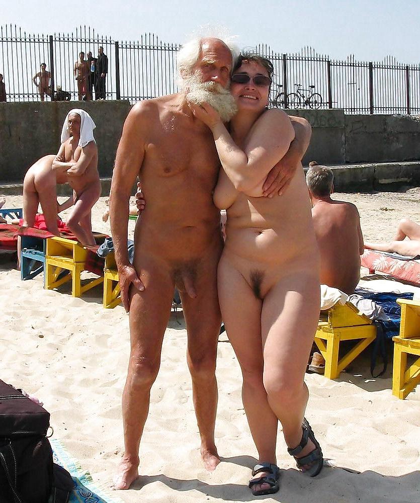 20P Naked couple 53.