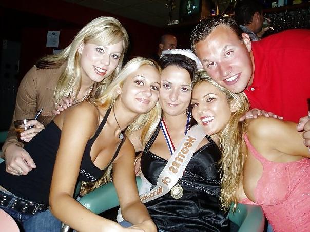 25P Hooters Facebook Slut with big TITS