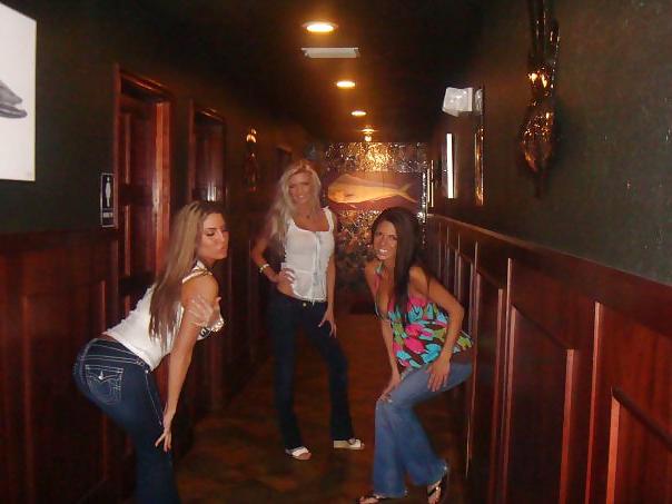 25P Hooters Facebook Slut with big TITS