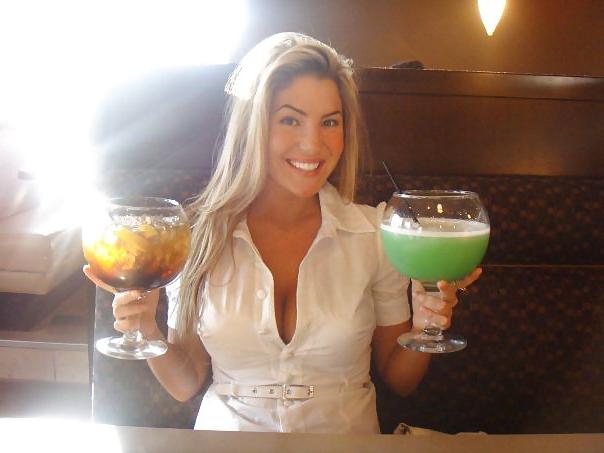 25P Hooters Facebook Slut with big TITS