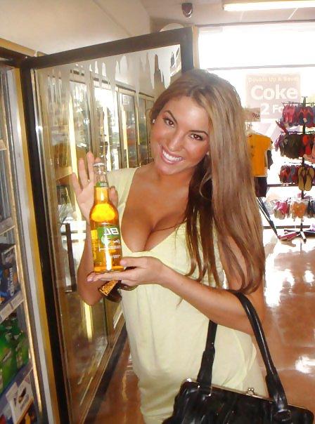 25P Hooters Facebook Slut with big TITS