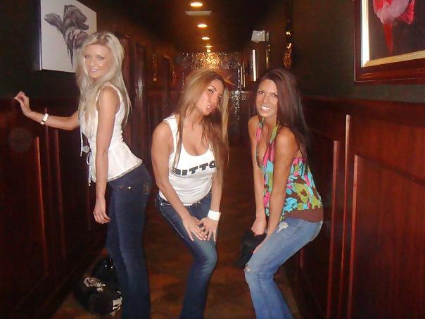 25P Hooters Facebook Slut with big TITS