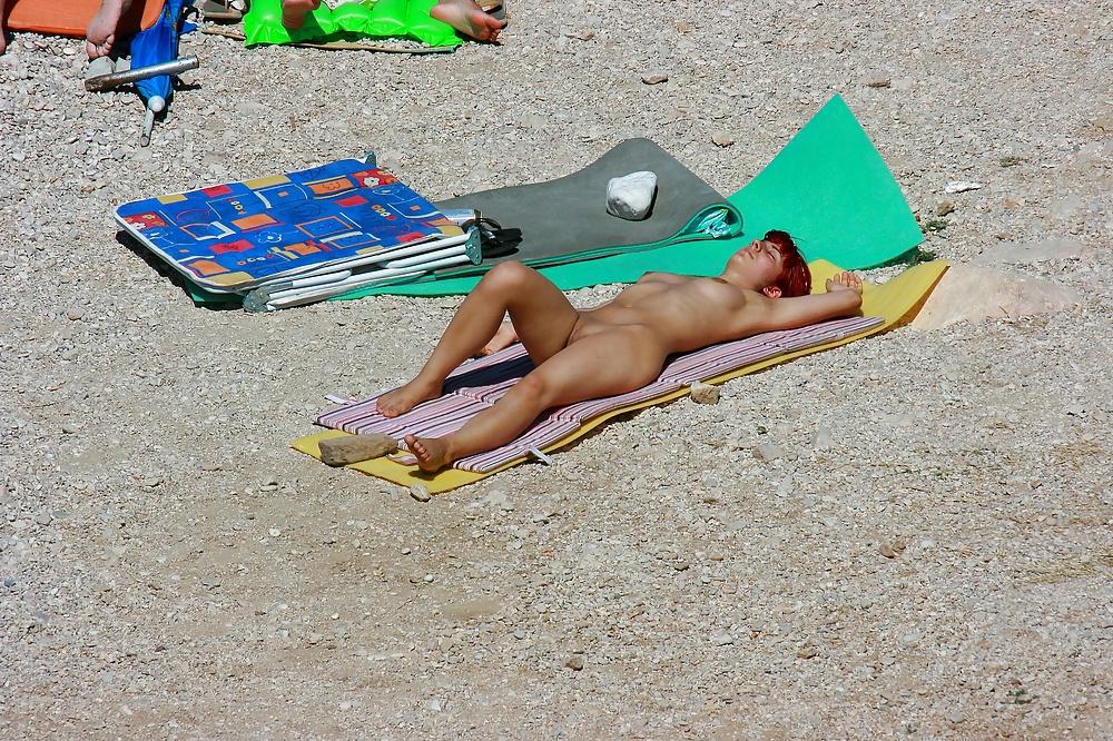 25P Hot redhead girl on naturist beach