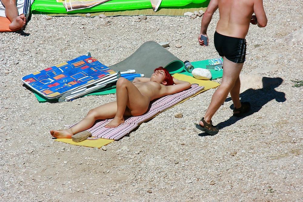 25P Hot redhead girl on naturist beach