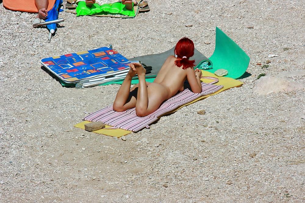 25P Hot redhead girl on naturist beach