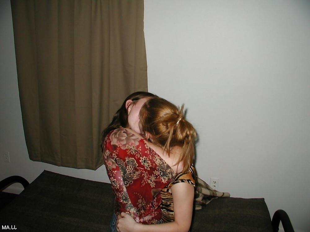 22P Cute Teen Lesbian Couple