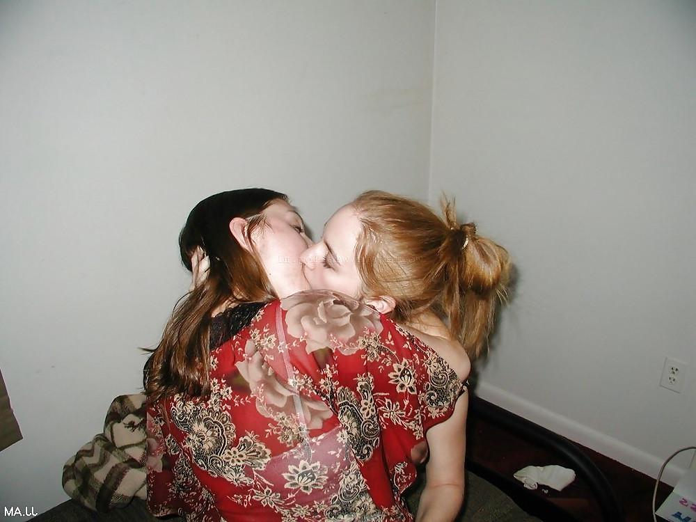 22P Cute Teen Lesbian Couple