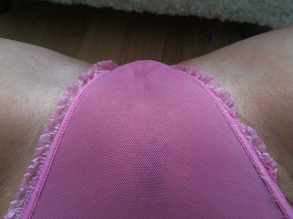 11P Foot n pussy show 