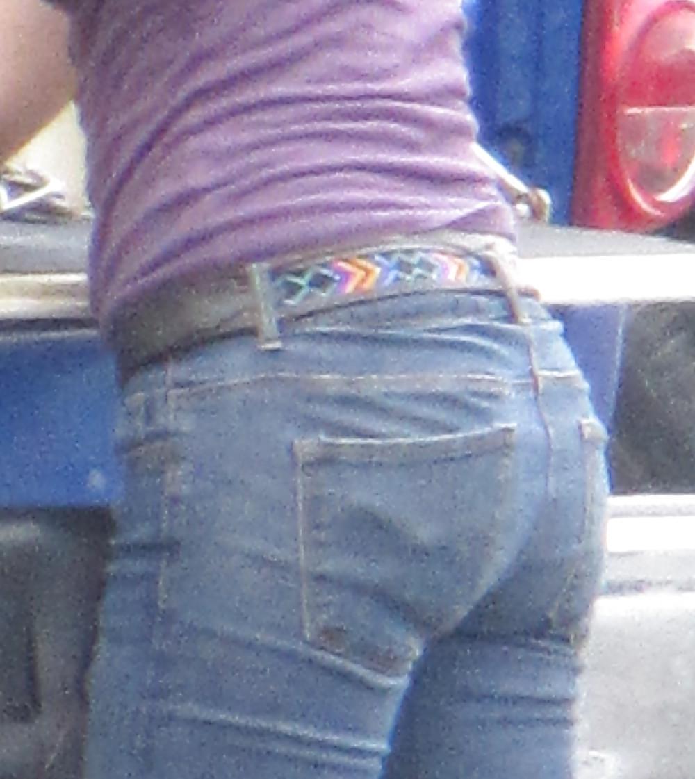 17P Beautiful Asses in Tight Jeans