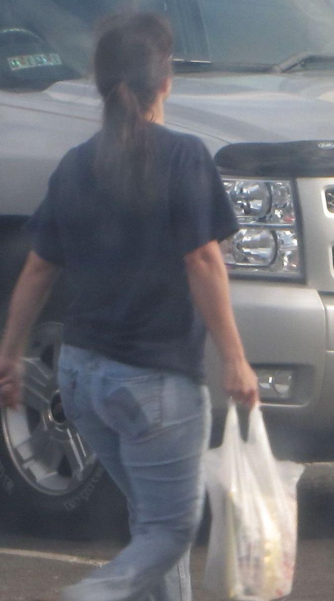 17P Beautiful Asses in Tight Jeans