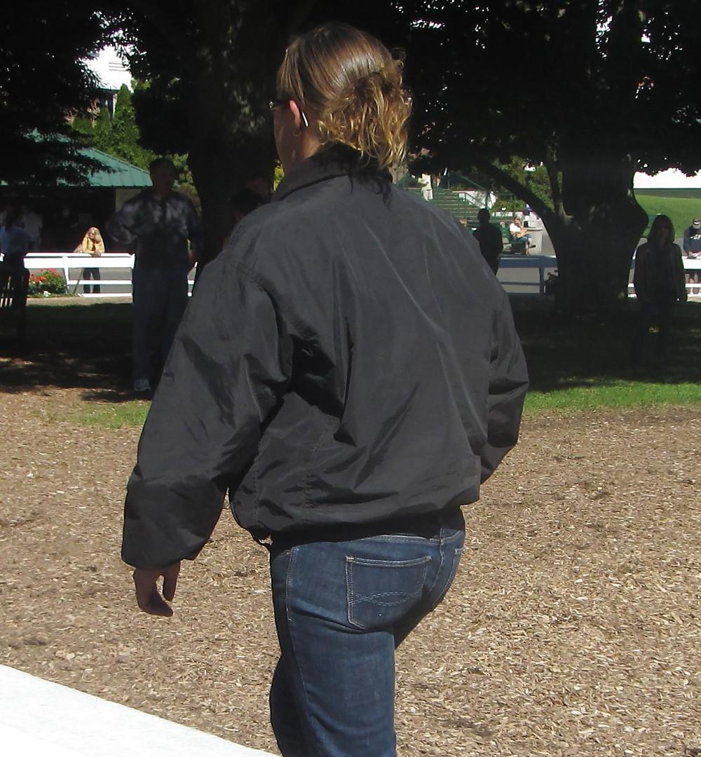 17P Beautiful Asses in Tight Jeans