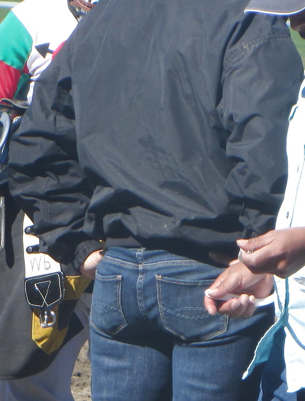 17P Beautiful Asses in Tight Jeans