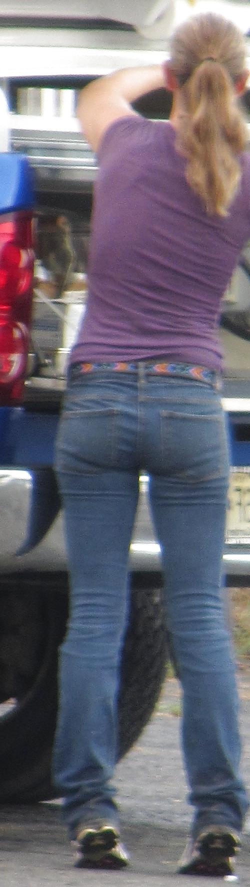 17P Beautiful Asses in Tight Jeans