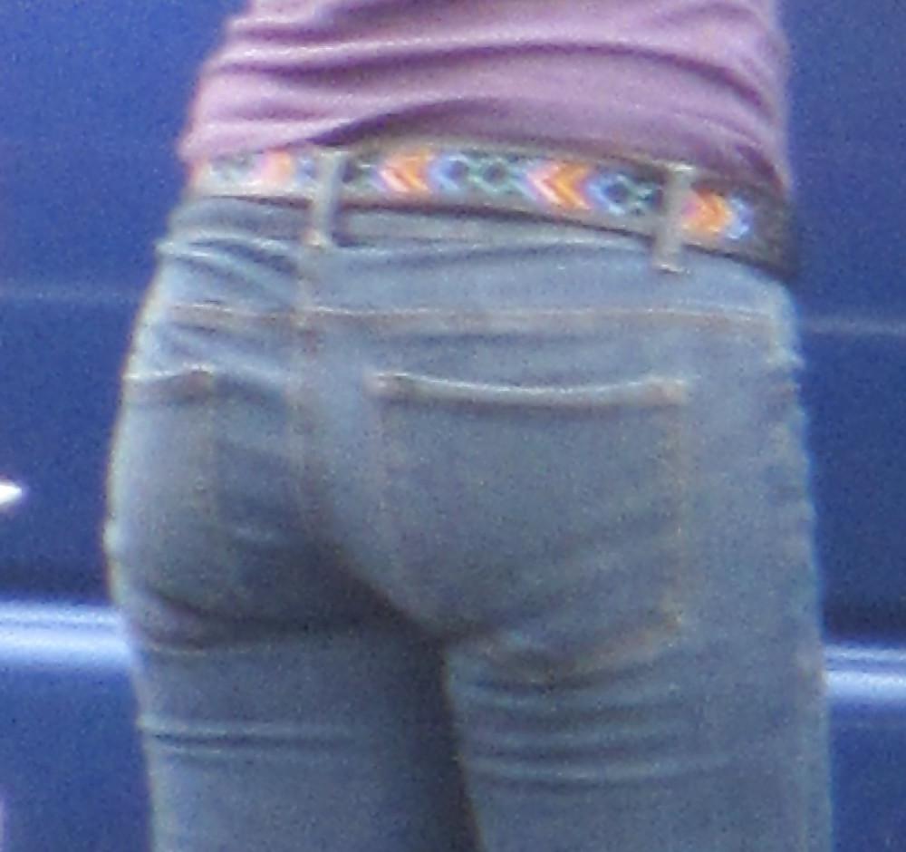 17P Beautiful Asses in Tight Jeans