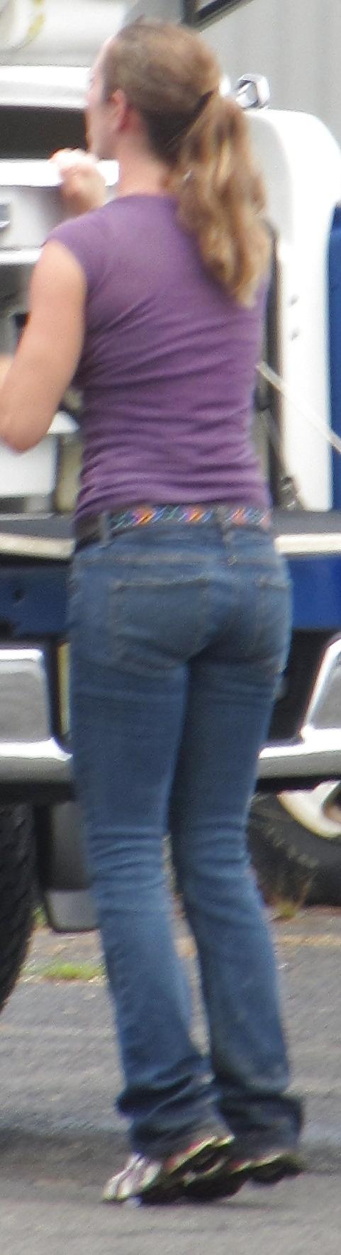 17P Beautiful Asses in Tight Jeans